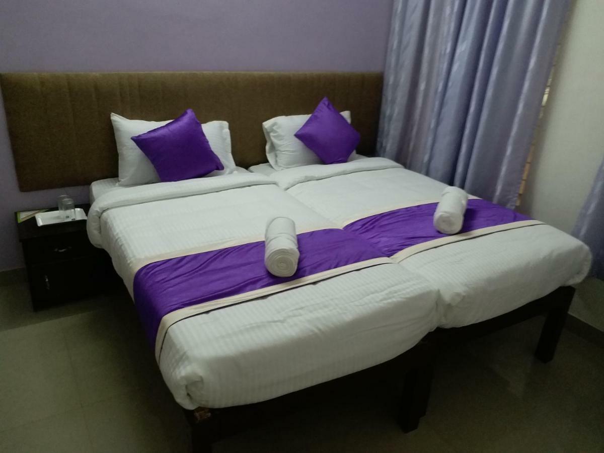 Hotel V Bee Plaza Thiruvananthapuram Zewnętrze zdjęcie