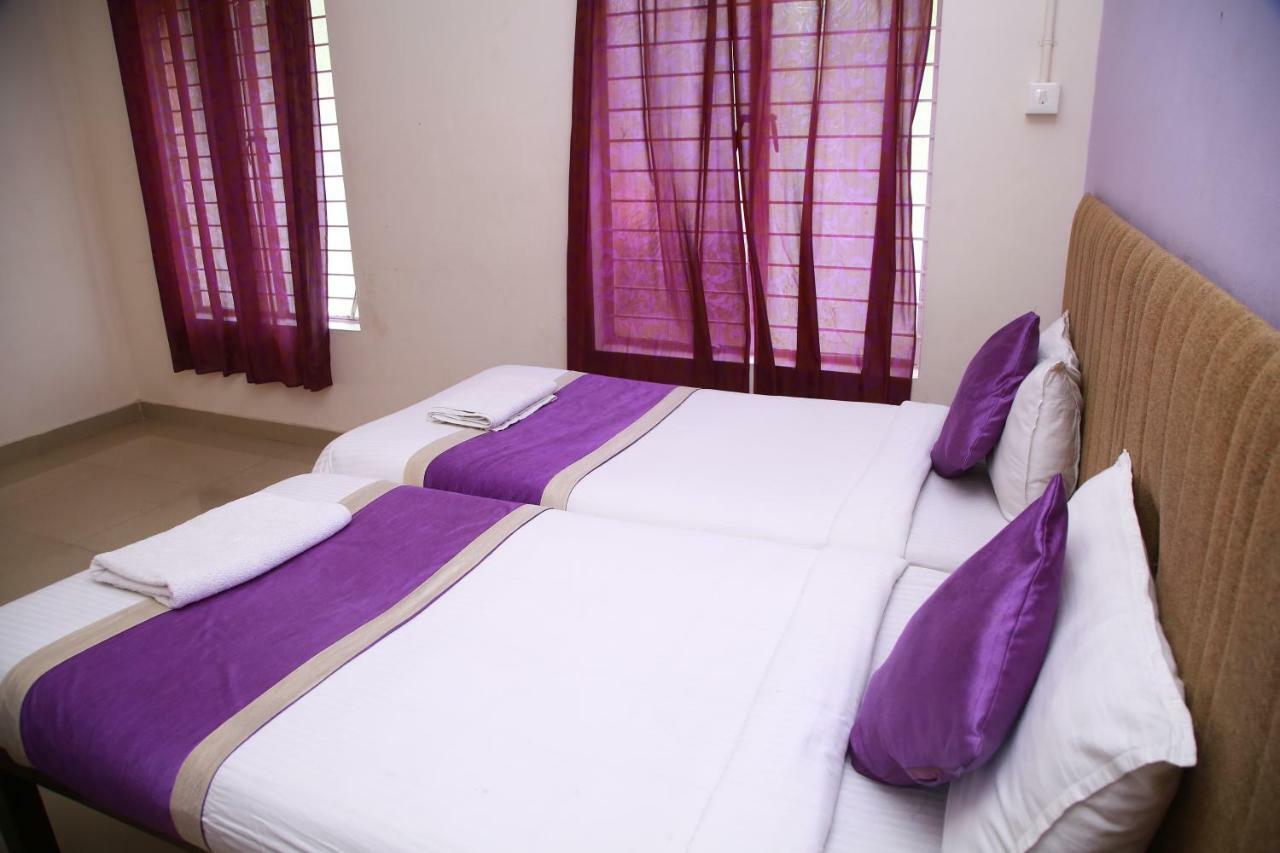 Hotel V Bee Plaza Thiruvananthapuram Zewnętrze zdjęcie