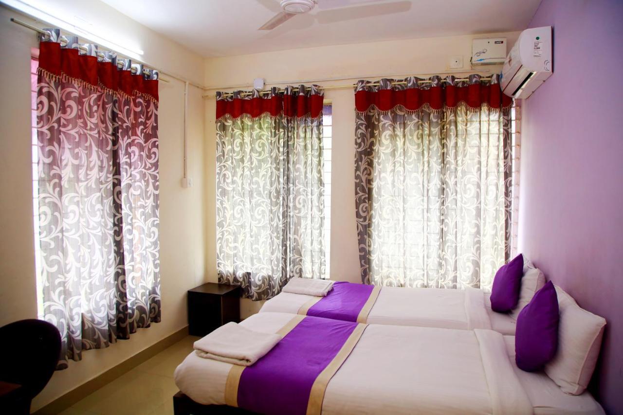 Hotel V Bee Plaza Thiruvananthapuram Zewnętrze zdjęcie