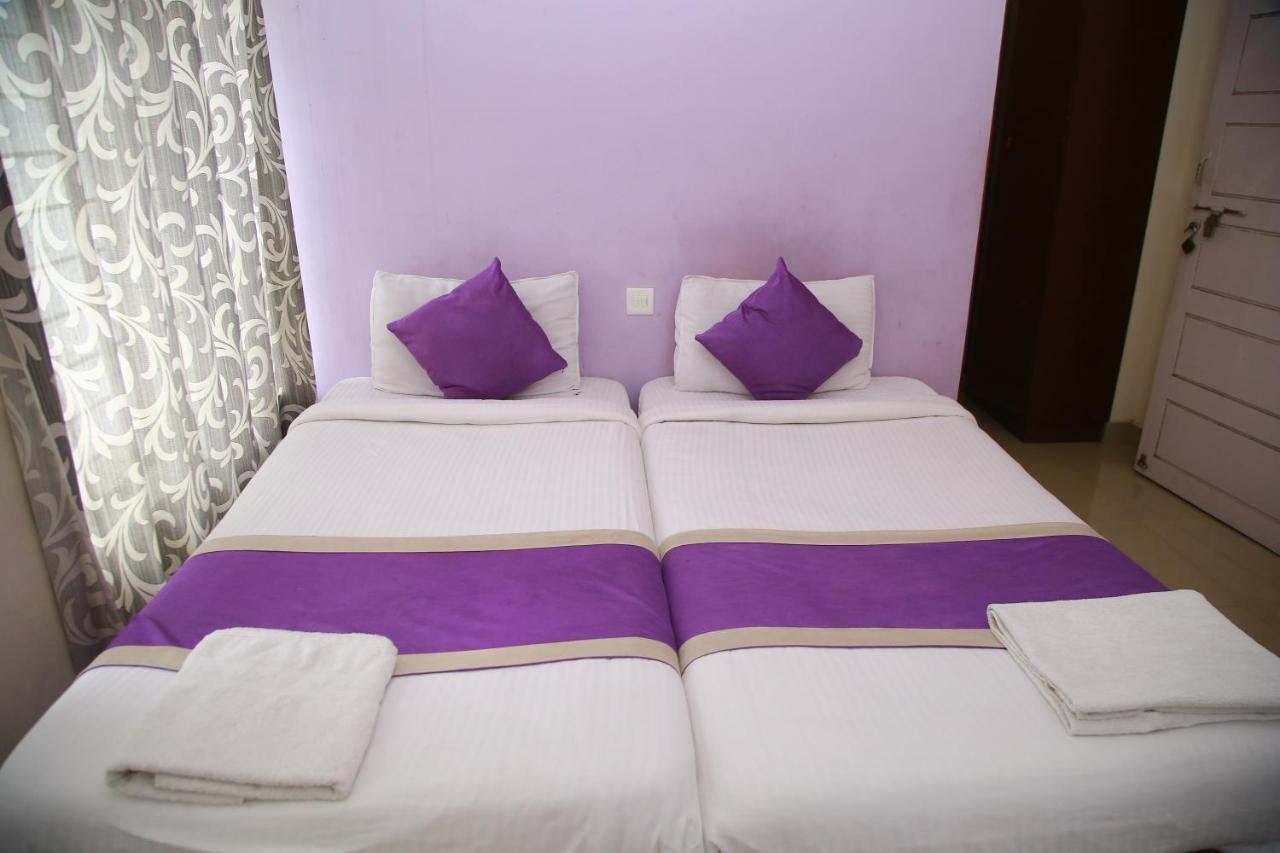 Hotel V Bee Plaza Thiruvananthapuram Zewnętrze zdjęcie