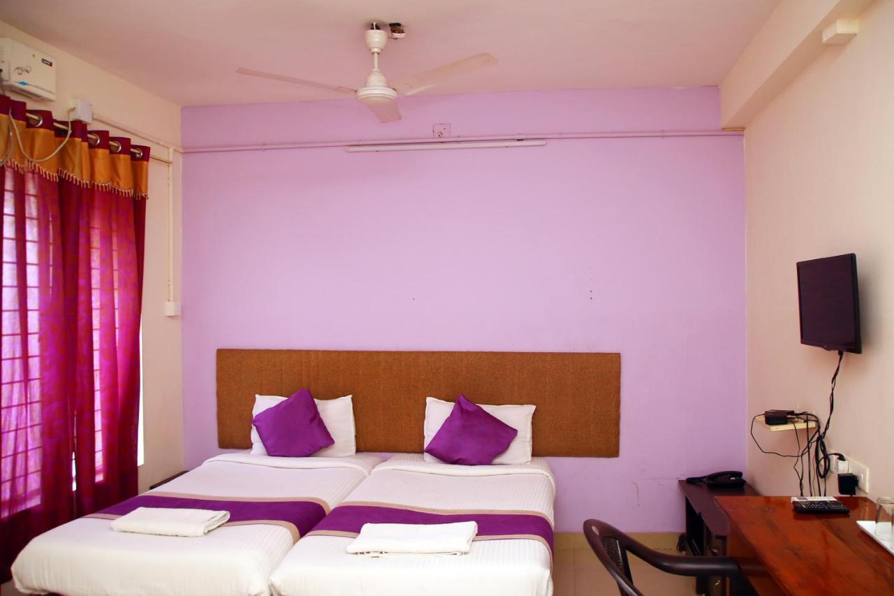 Hotel V Bee Plaza Thiruvananthapuram Zewnętrze zdjęcie