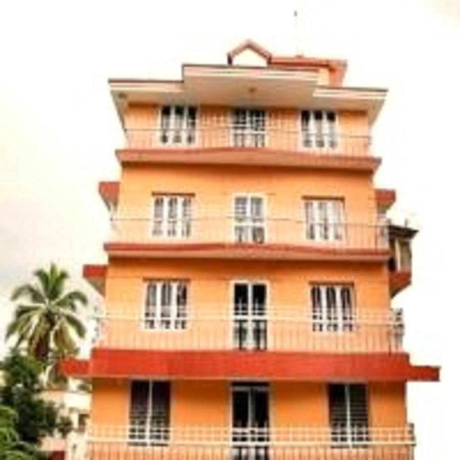 Hotel V Bee Plaza Thiruvananthapuram Zewnętrze zdjęcie