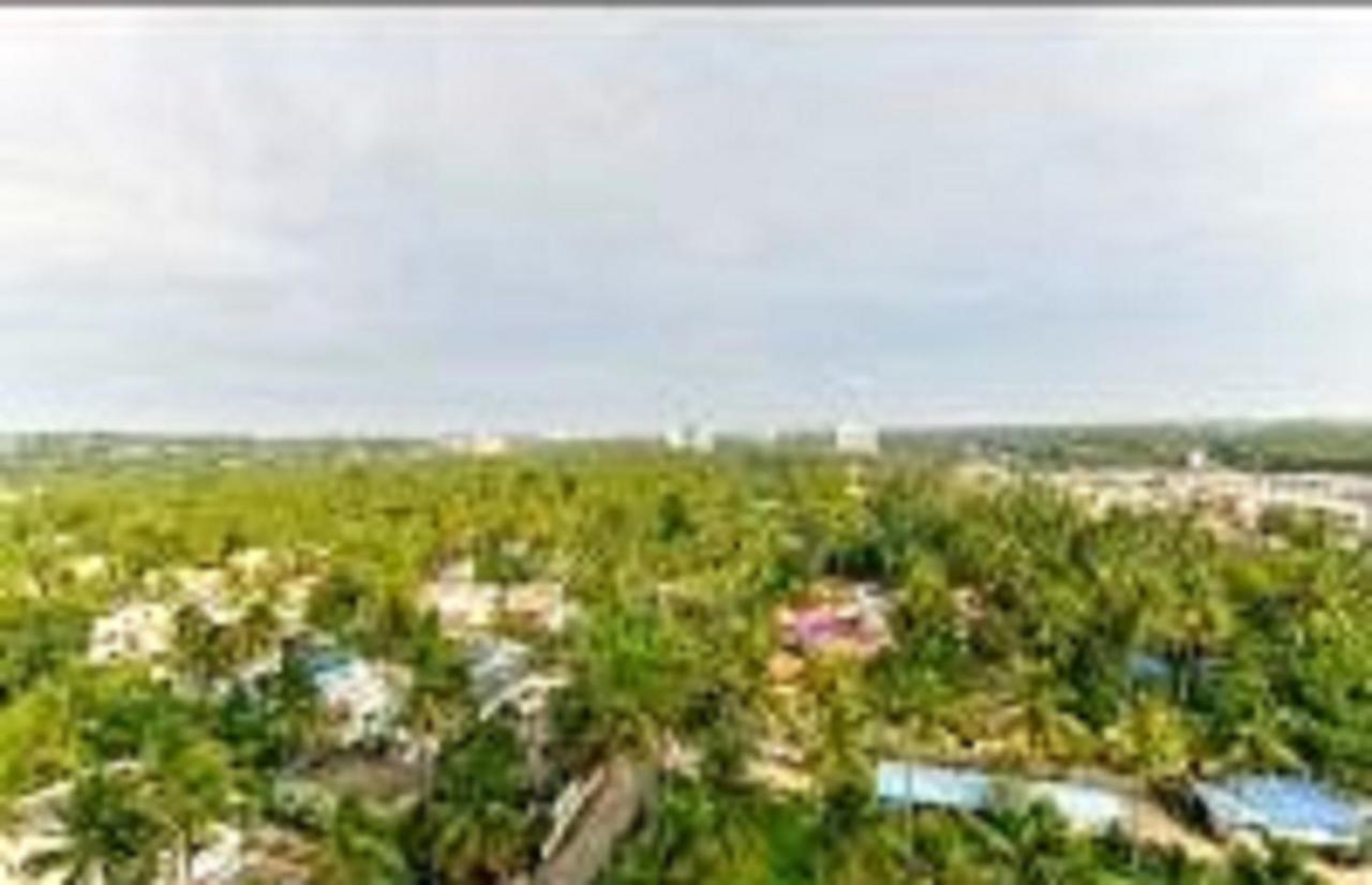Hotel V Bee Plaza Thiruvananthapuram Zewnętrze zdjęcie